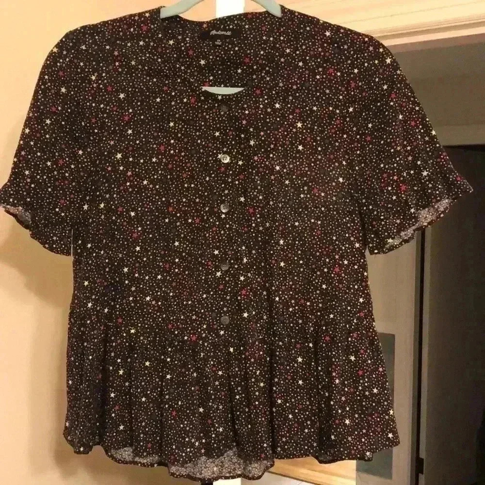 Madewell pullover top with button front. Short sleeves.